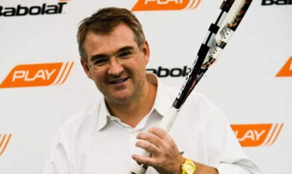 The worldÈs first interactive tennis racket could feature at this yearÈs Championships as the Babolat Pure Drive Play goes on sale on May 19